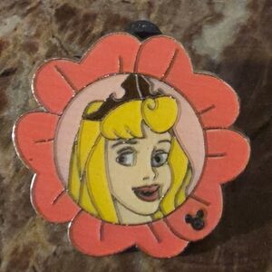 Disney Pin - Disney Princess Hidden Mickey 1 of 5 Collector Trading Pin
